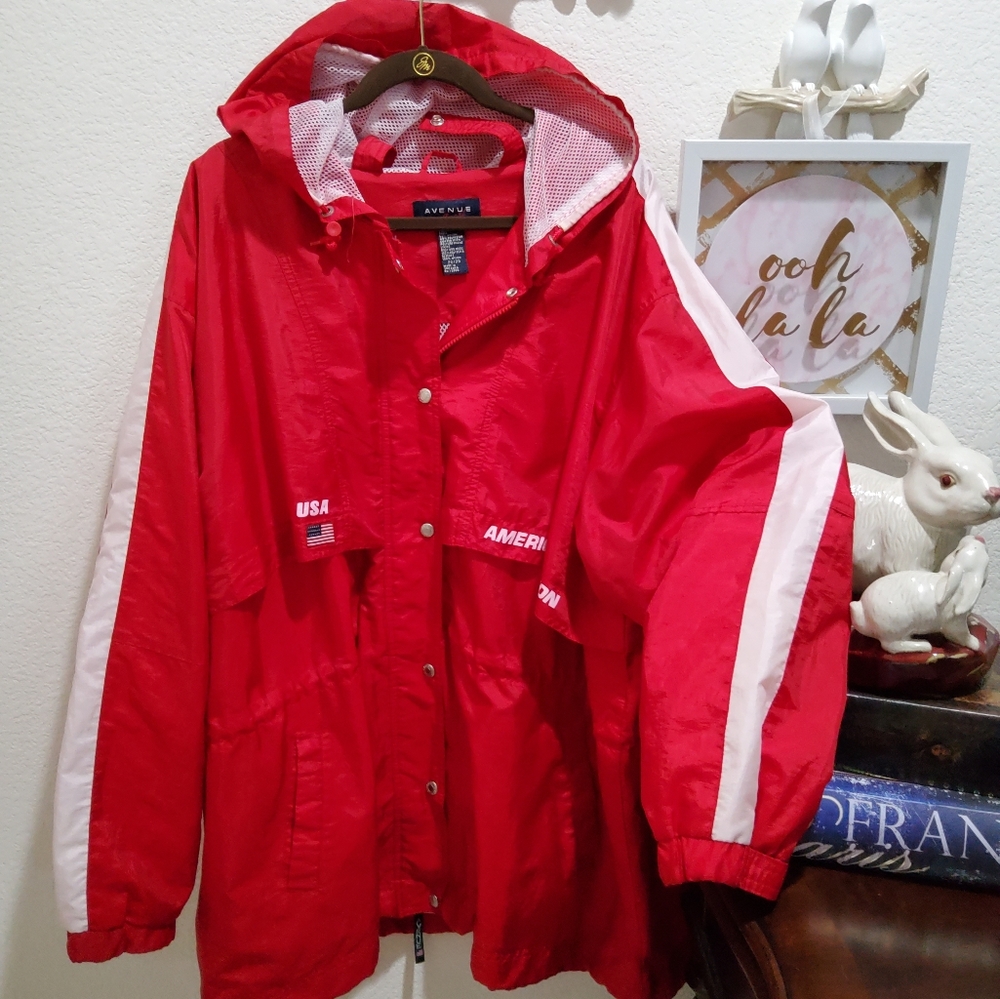AVENUE RED/WHITE JACKET 26/28 (windbreaker)